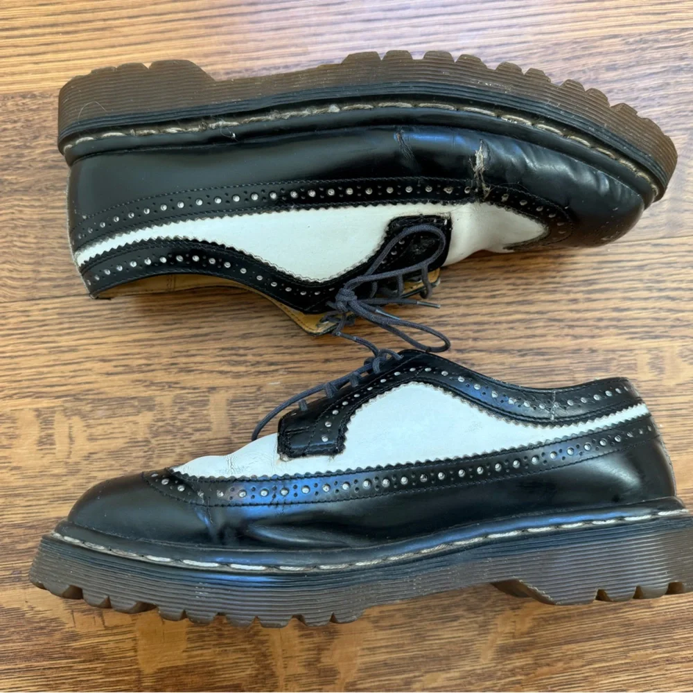 DOC MARTENS Vintage Oxford Brogues England Black White Wingtip Academia M 8 W 9‎